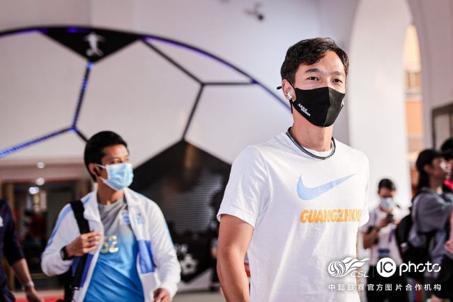 马兰有些没听明白，不知道这个克洛伊说她草率了，紧接着又说她要做这所监狱的大姐大，这前后不搭的两件事，究竟是想表达什么意思。